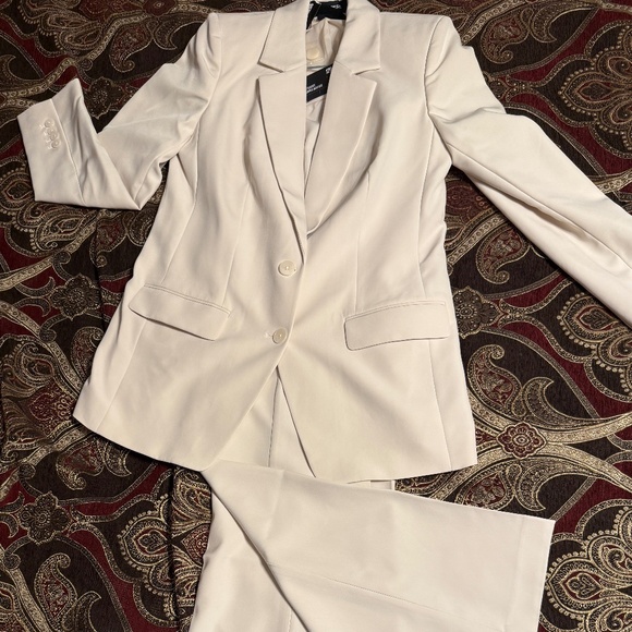 Beautiful New Express Pant Suit - Picture 1 of 5